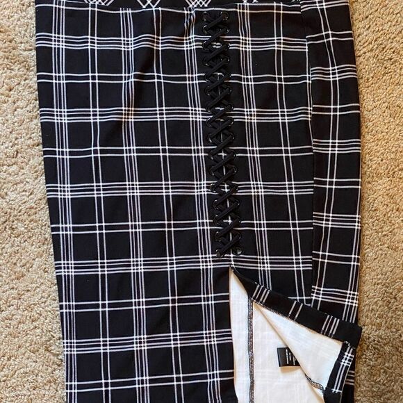 NWT Torrid Pencil Skirt - Picture 4 of 10